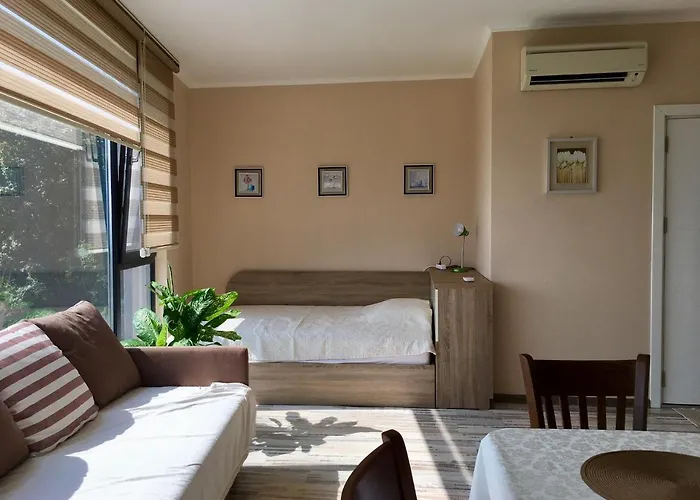 Magnolia Sea View Апартаменти *